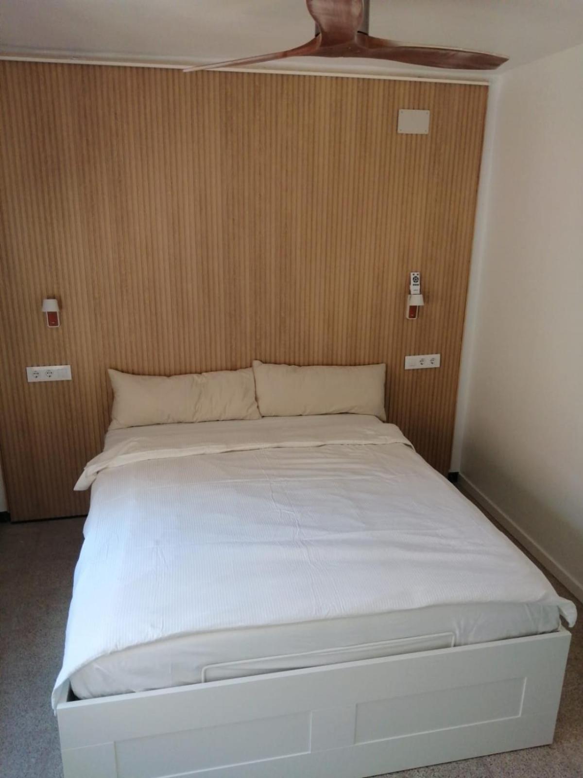 2 Bedroom Large Modern Apartment In Blanes Old Town 50M From The Beach! Ngoại thất bức ảnh