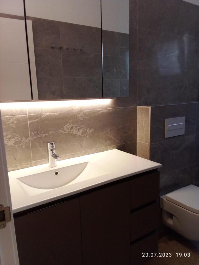 2 Bedroom Large Modern Apartment In Blanes Old Town 50M From The Beach! Ngoại thất bức ảnh