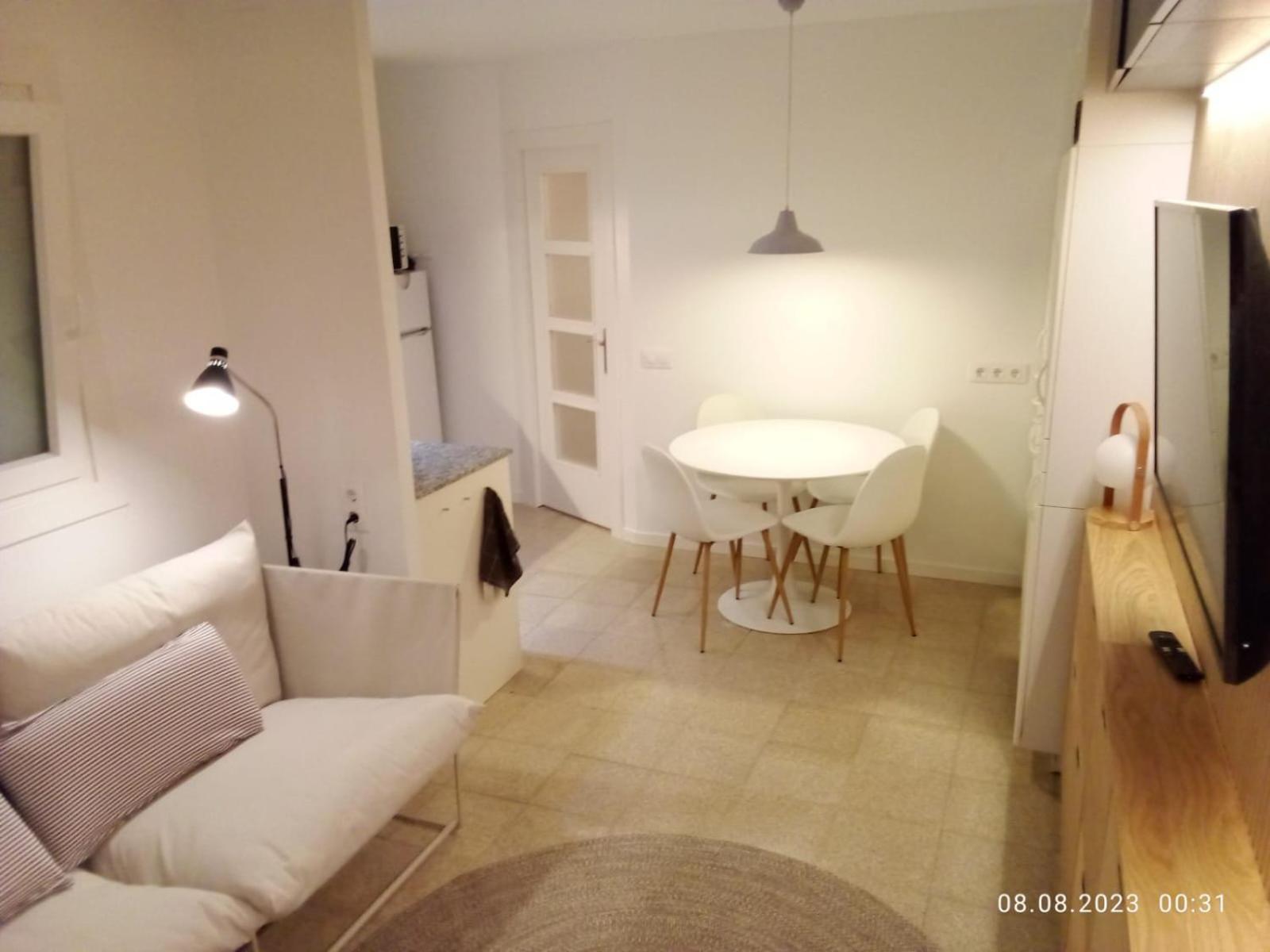 2 Bedroom Large Modern Apartment In Blanes Old Town 50M From The Beach! Ngoại thất bức ảnh